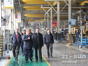 山東臨工與鑫?？萍寂e行產(chǎn)品交機(jī)暨戰(zhàn)略合作簽約儀式